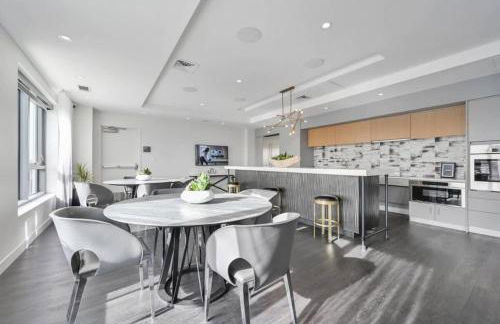 Central Serene Penthouse w King bed GYM Parking - Foto 43