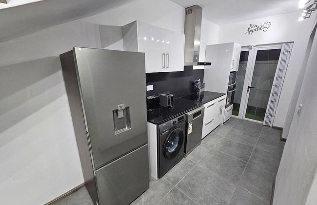 Rooftop Garden Jacuzzi Luxury Villa - Photo 5