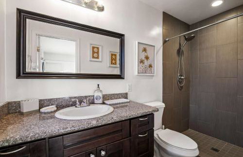 Family Oasis with Hot Tub and Dedicated Workspace - Foto 7