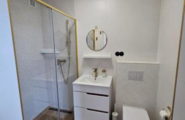 Green Door - Photo 2