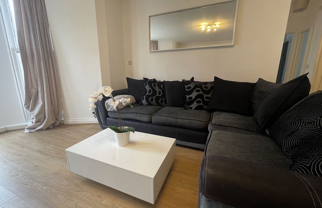 Modern 2 bed Apartment With sea Views - Foto 16