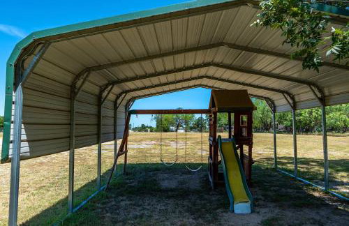 Charming Family Getaway Near Medina River - Foto 36