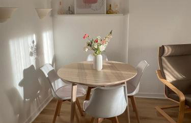 Central Comfort Home with Garden - Foto 4