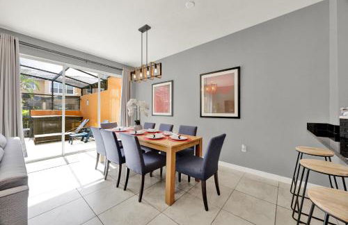 Beautiful 3 Bedroom Villa with Private Hot Tub, 10 mins to Disney! - Foto 6