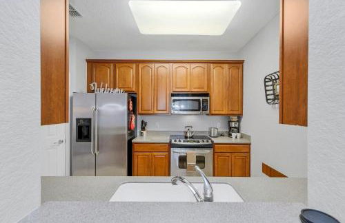 Newly Updated Condo, Near Conv. Center - Photo 15