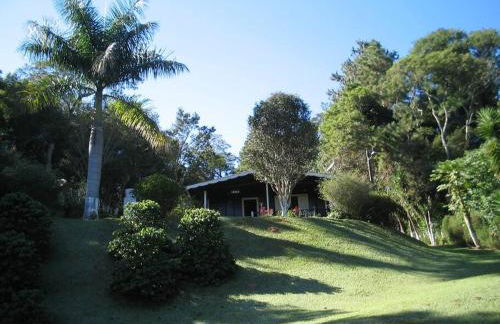 Linda chácara em Ibiuna com lago e piscina - Foto 1
