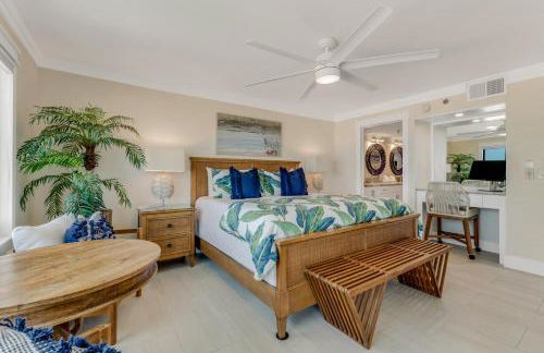 Luxury direct oceanfront corner with large private balcony, heated pool and garage - Photo 11