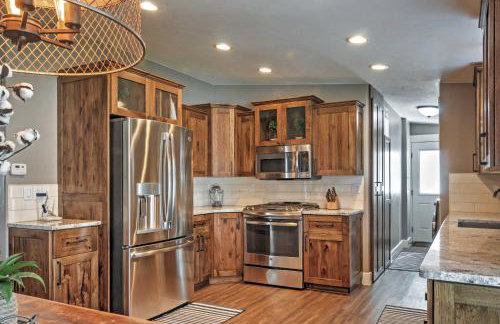 Rustic Chic Home: 10 Mi to Otter Creek State Park! - Foto 9