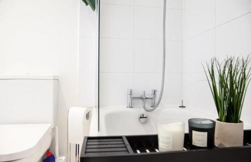 Manchester 3BR House Contractor Hospital Uni - Foto 6