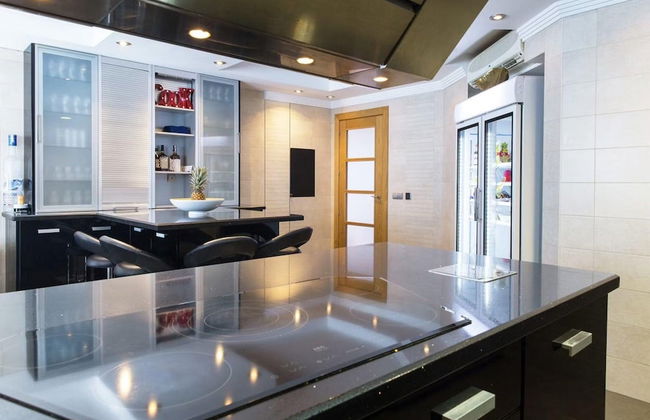 Modern Versace-themed Villa - Foto 6