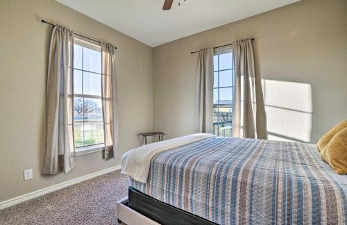 Peaceful Atascosa Home with Balcony and Deck! - Foto 28