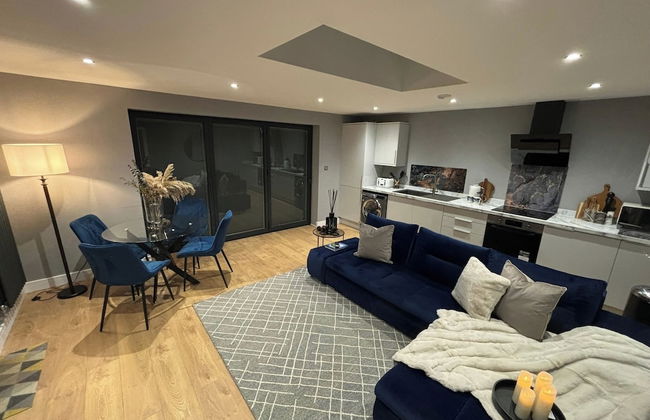 Sheffield-apartment-sleeps4-parking-hottub - Photo 7