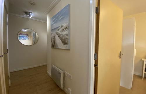 2-Bedroom Apartment with Balcony & Parking in Central Woking - Foto 6