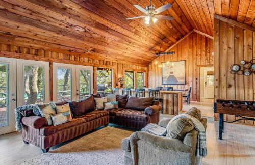 Hill country gem with private pool, deck, firepit, Ping-Pong, foosball, & WiFi - Photo 3