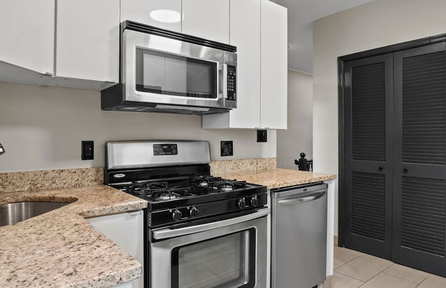 Spacious Sunny Shaw 1BR 1BA Apartment - Photo 21