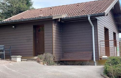 Chalet cosy en bordure de forêt avec wifi, terrasse et équipements complets à Rochesson - FR-1-589-235 - Foto 1