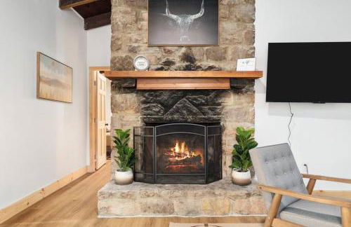 Hidden Hollow 3BD Cabin - Hot Tub, Wifi, Game Room, Fire Pit - Foto 23