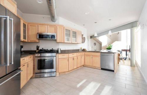 Upscale 3BR Penthouse by CozySuites - Foto 17