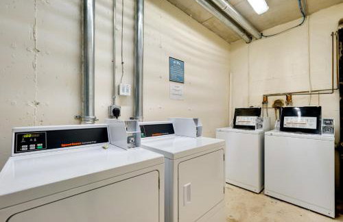 Ski-In/Ski-Out Magic Mountain Condo w/ Deck! - Foto 28