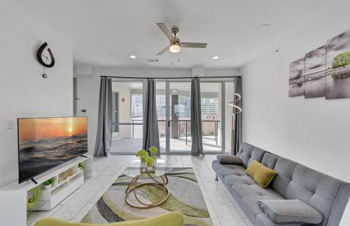 City View 2BR I Parking I King Bed I Workspace - Foto 15