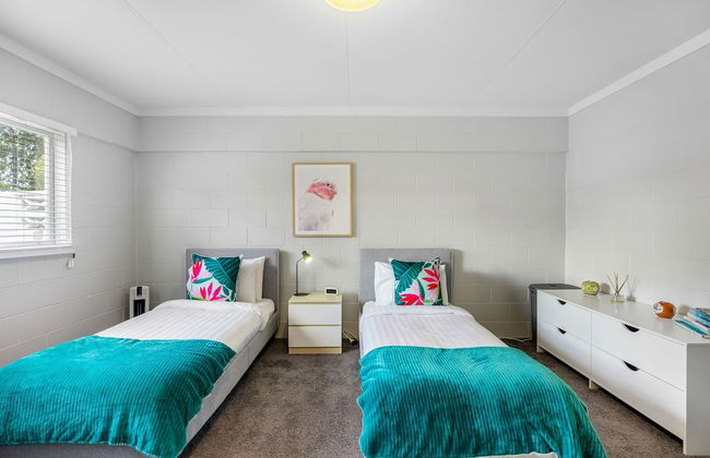 Inner City Retreat - WiFi - Netflix - Photo 11