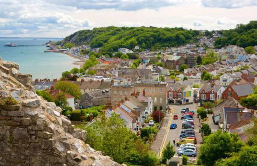 Steel Town Lodge - Contractor & Family Stay with Dart Board - Foto 15