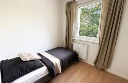 Monteurwohnungen mit TV, Internet, Parkplatz, Waschmaschine, Küche, Balkon, Restaurants und Supermarkt - Foto 30