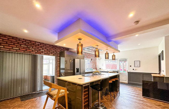 Beautiful Detached Villa - Jacuzzi Bath - Parking - Foto 29