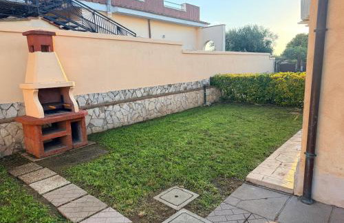 RESIDENZA AURORA - bright spacious House with Garden & outdoor Patio - Ardea - Tor San Lorenzo - Foto 16