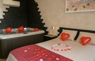 Douceur d’une nuit (studio avec jaccuzi privatif) - Photo 2