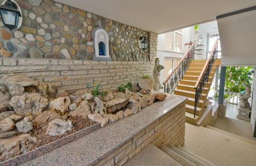 Holiday Home Seafront Escape - Happy Rentals - Photo 44