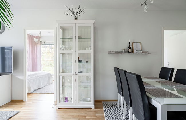 Modern 2BR Apt with Sauna & Free Parking - Foto 7