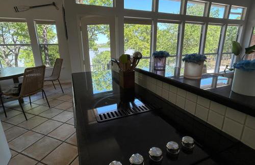 Serene Lakefront Retreat with Scenic Views - Foto 45