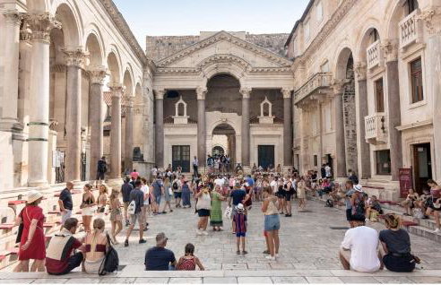 4 Bedroom Beautiful Home In Mravinci - Photo 40