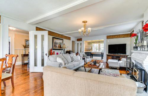 Lakefront Cayuga Retreat with Private Deck and Hot Tub - Foto 9