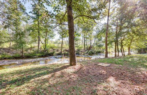 On-Site Creek and Spacious Yard Family Gem in Royal - Foto 30