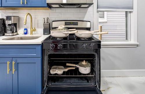 Modern Escape 3BR Apt with Parking - Foto 36