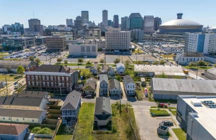 NOLA Modern Home Views of Superdome Jazz Fest - Foto 39