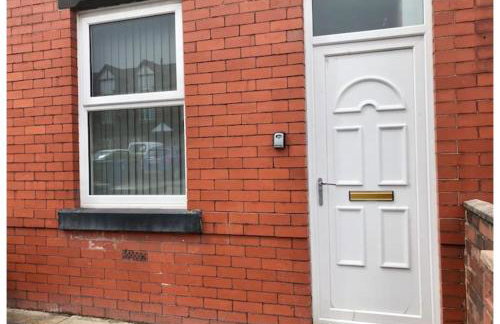 Stylish 3 Bedroom House Only 5 Mins From M6/m58 - Foto 65