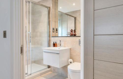 Large Comfortable & Private Home in Fetcham - Pass the Keys - Foto 26