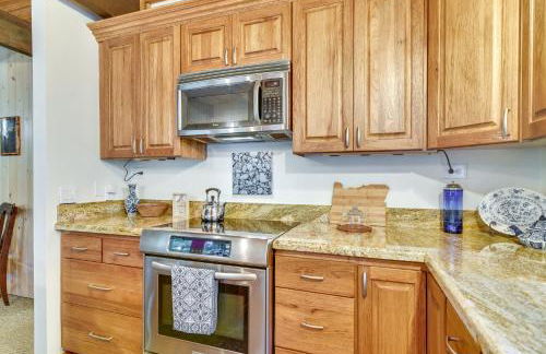 Peaceful Mt Hood Cabin with Hot Tub and Fire Pit! - Foto 7