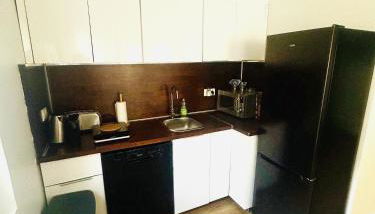 jolie maison individuelle 50 m2 ,design et climatisée, tout confort, wifi, terasse privée , 5 min plage et autoroute, stationnement gratuit - Foto 5