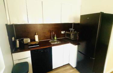 jolie maison individuelle 50 m2 ,design et climatisée, tout confort, wifi, terasse privée , 5 min plage et autoroute, stationnement gratuit - Foto 5