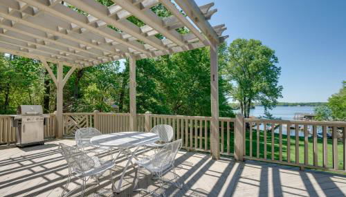 Scenic Smith Mountain Lake Getaway with Deck and Dock! - Foto 2