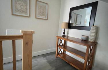 Sunlit Surf House 4BR Downtown Walk to beach - Foto 27