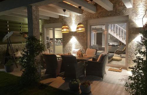 Villa ELi - Luxury Nature Getaway - Strategically located for Beach Exploration - Onsite Power for Electric Vehicle - Foto 42