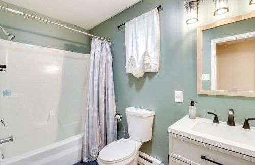 Beach Access BBQ-Ready Poconos Family Getaway! - Foto 10