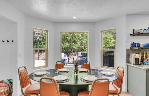 Zion Plush Family Escape HotTub, Games, Sleeps 14 - Photo 13