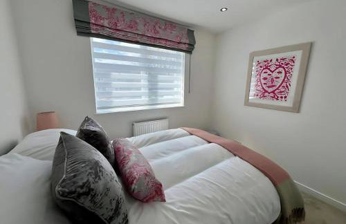 Dunmuir House 4 Bedroom 2 bathroom House & Garden in Denny - Photo 24