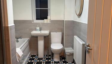 Contractor 4 bed Stay Rhoose 5 mins from Cardiff Airport and Barry - Foto 4